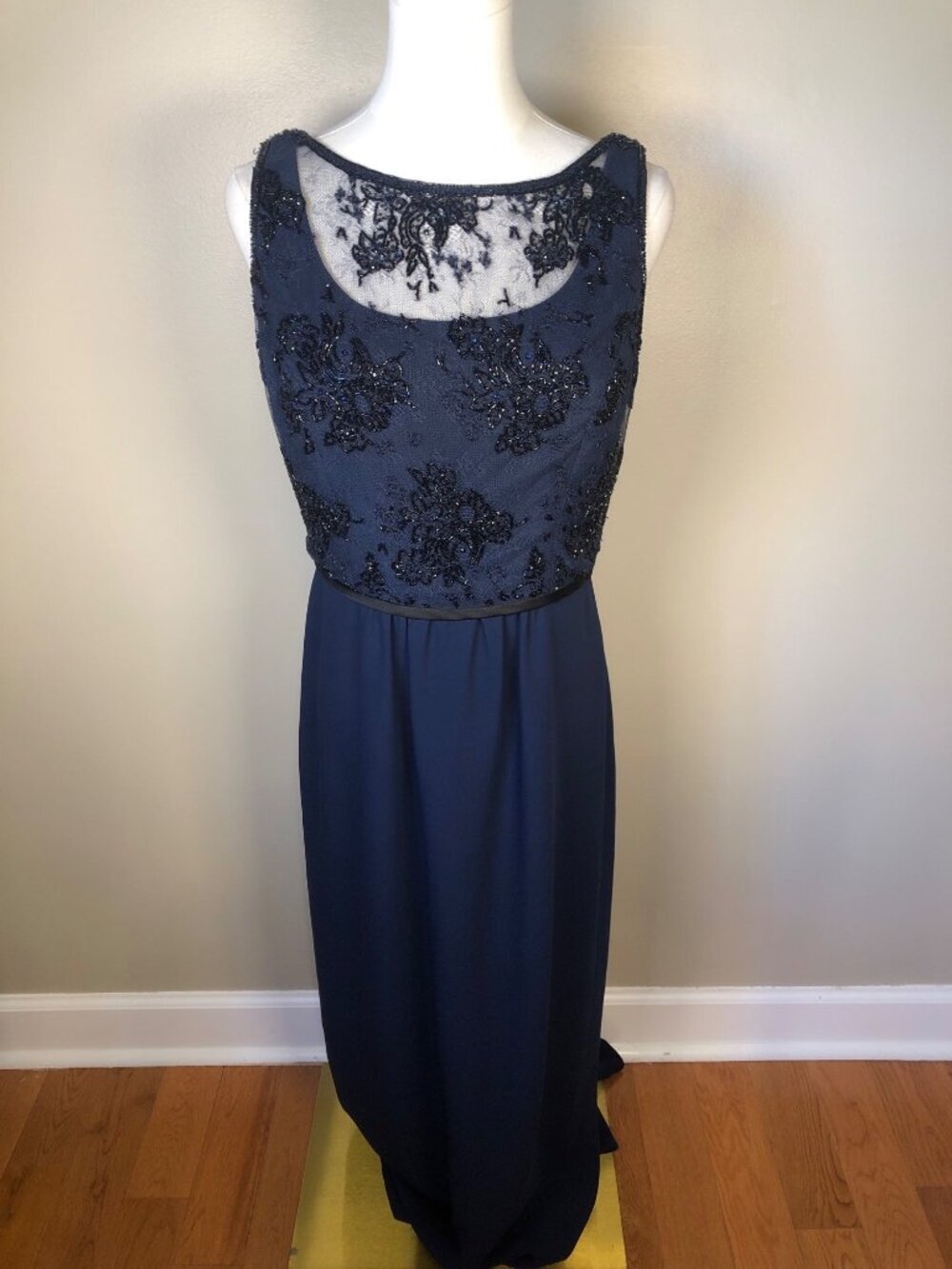 Donald Deal Beaded 100% Silk Navy Sleeveless Formal Gown Ethereal Regal Size 8